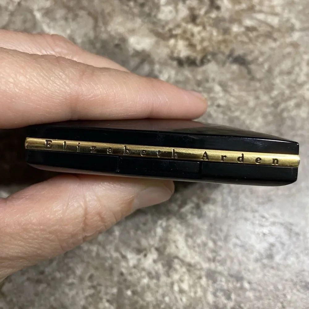 ELIZABETH‎ ARDEN EYESHADOW DUO ( Buff 17 / Crape Sheen 24 ) NEW